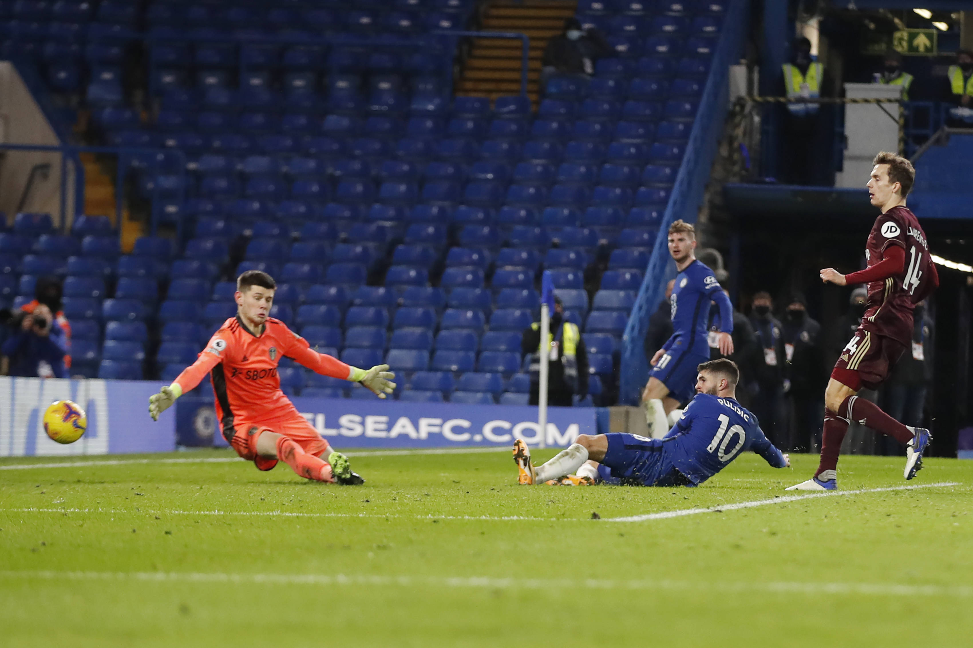 服这两个赛 服这两个赛